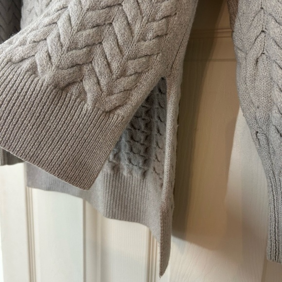 Aritzia Wilfred Free 100% Wool Turtleneck Chevron Pattern Sweater Size Sm Gray - Picture 2 of 13